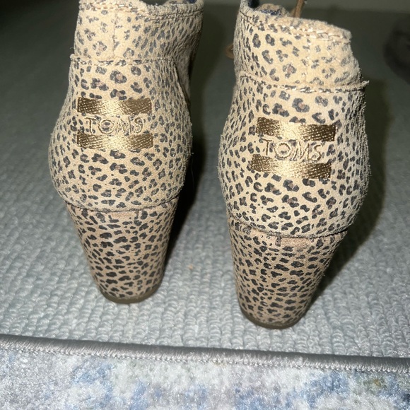 Toms Wedge Lace Up Booties Leopard Print 8 - Picture 2 of 6